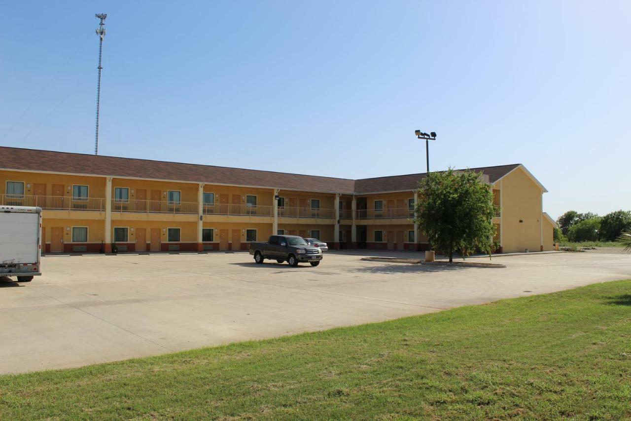 Horizon Inn & Suites Pearsall Dış mekan fotoğraf