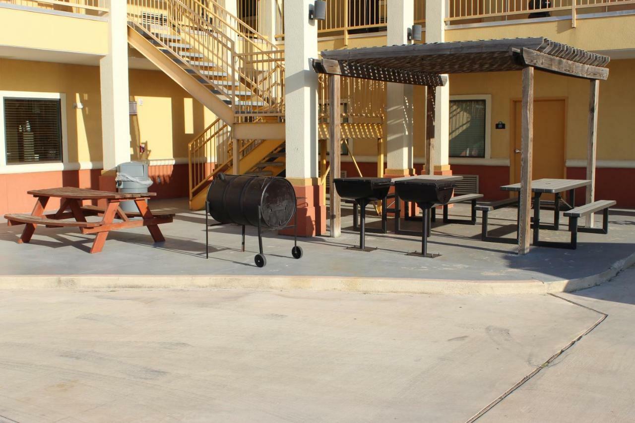 Horizon Inn & Suites Pearsall Dış mekan fotoğraf