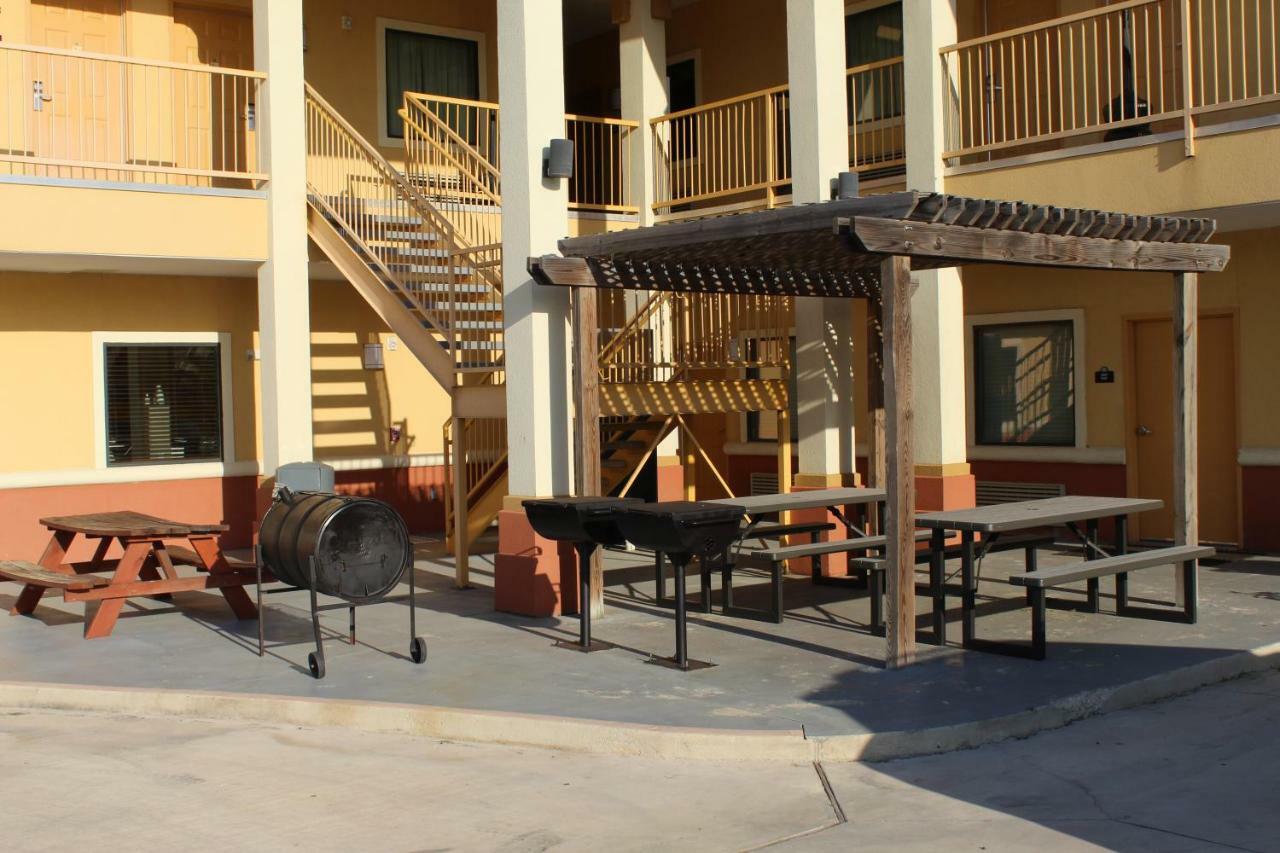 Horizon Inn & Suites Pearsall Dış mekan fotoğraf